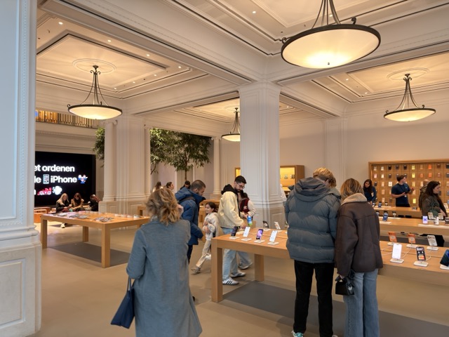 Interior of the Apple Store where the incident occurred
